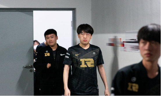 她以独特的 她以独特的